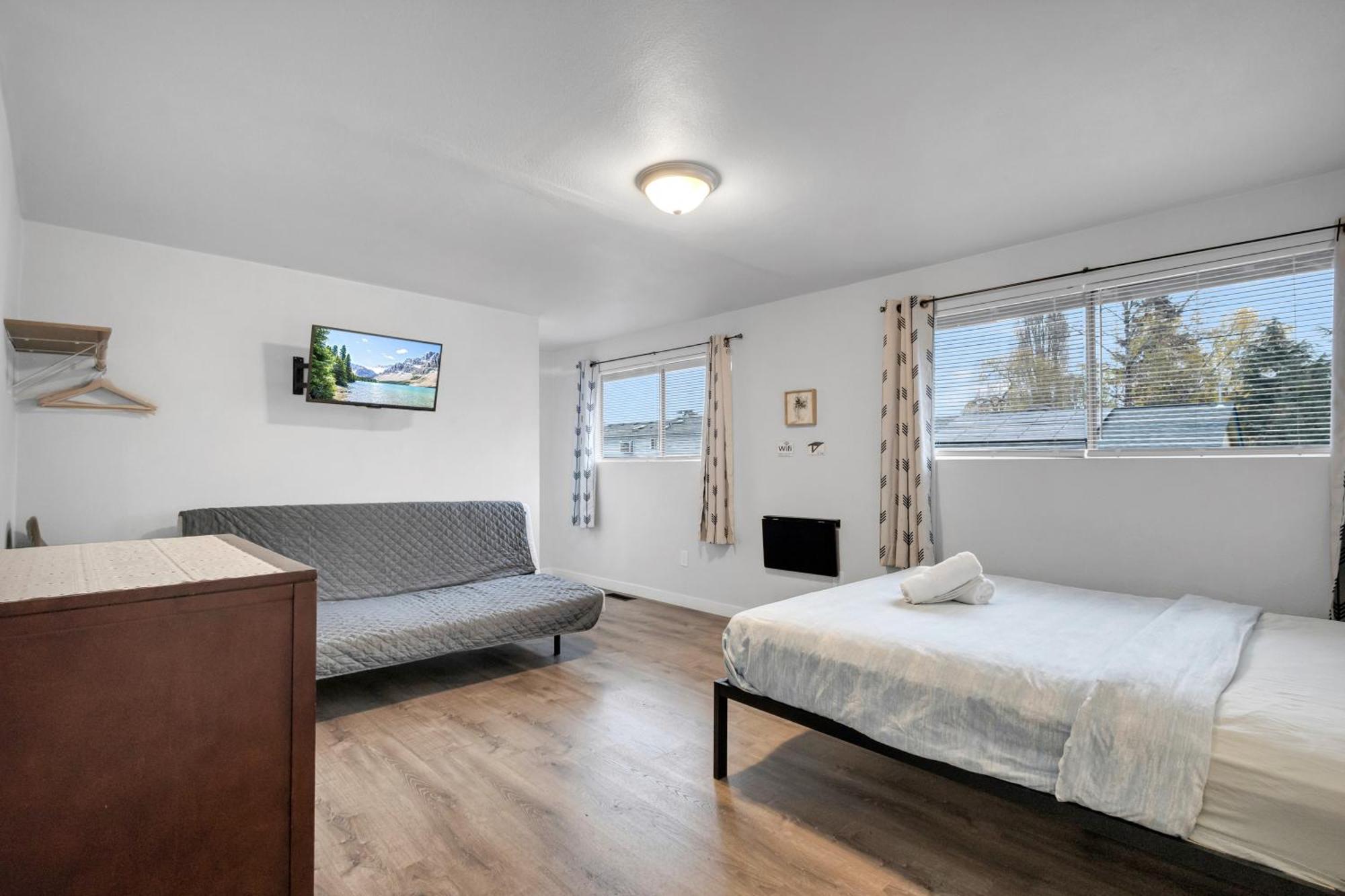 Rainier Guesthouse - Walk To Metro Сиатъл Екстериор снимка