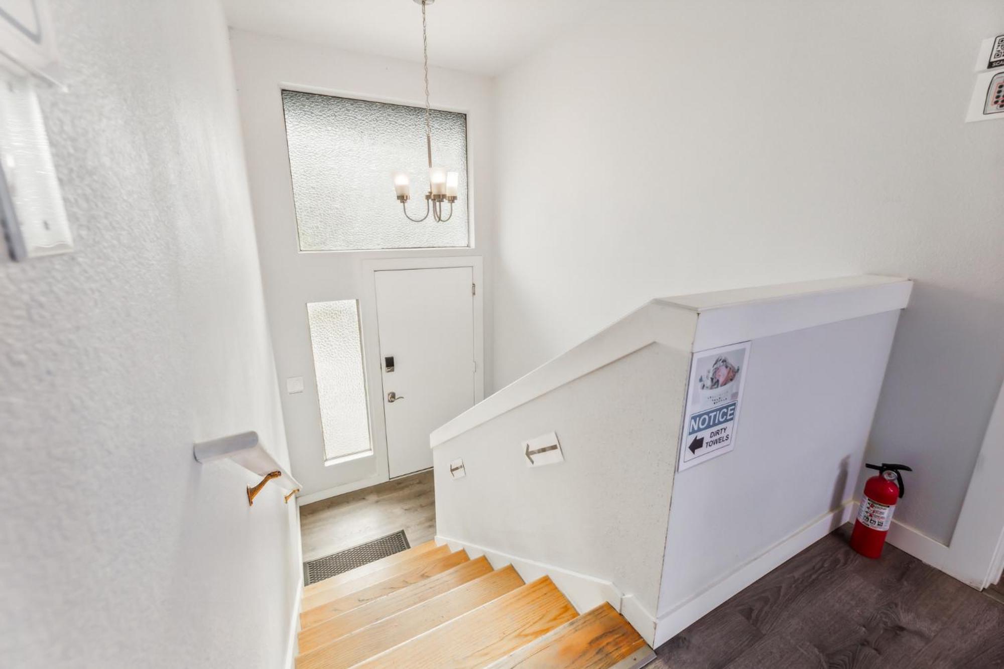 Rainier Guesthouse - Walk To Metro Сиатъл Екстериор снимка